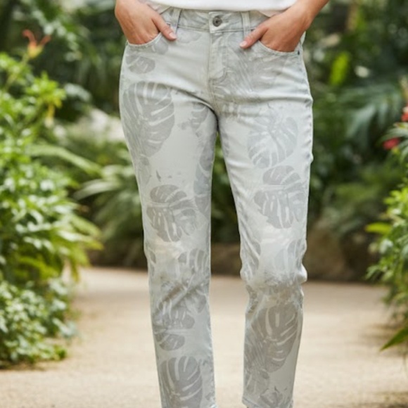 CAbi Paradise Cropped Super Skinny Jean Womens Sz 4 Palm Leaf Print Style # 227 - Picture 1 of 10